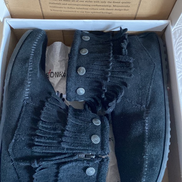 Minnetonka double fringe bootie, black, size 10 - Picture 2 of 8